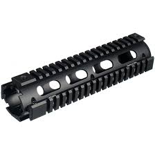 UTG AR15 F/LENGTH  DROP IN QUAD RAIL BLK